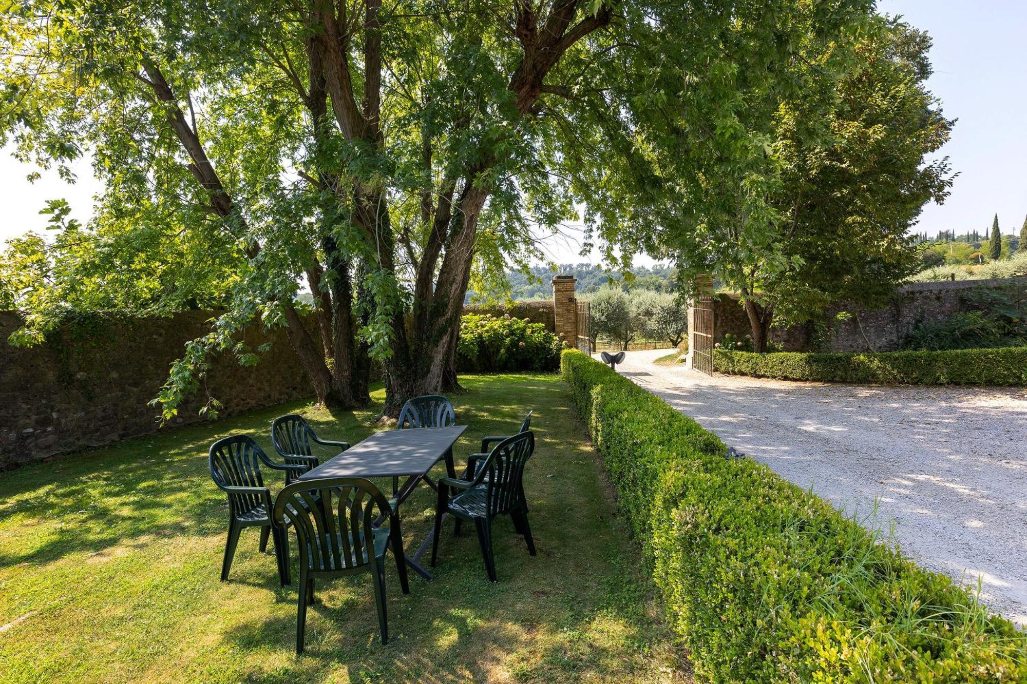New Agriturismo Corte Olfino Monzambano Luaran gambar