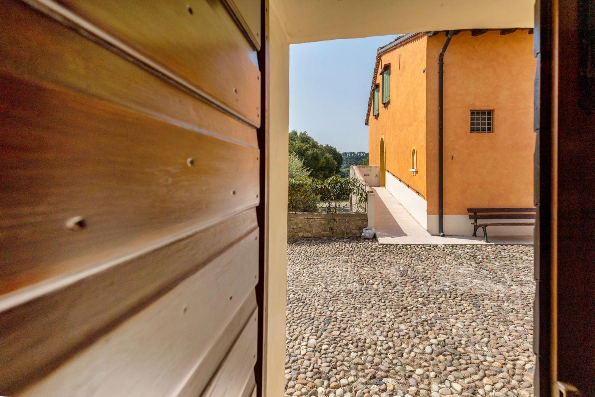 New Agriturismo Corte Olfino Monzambano Luaran gambar
