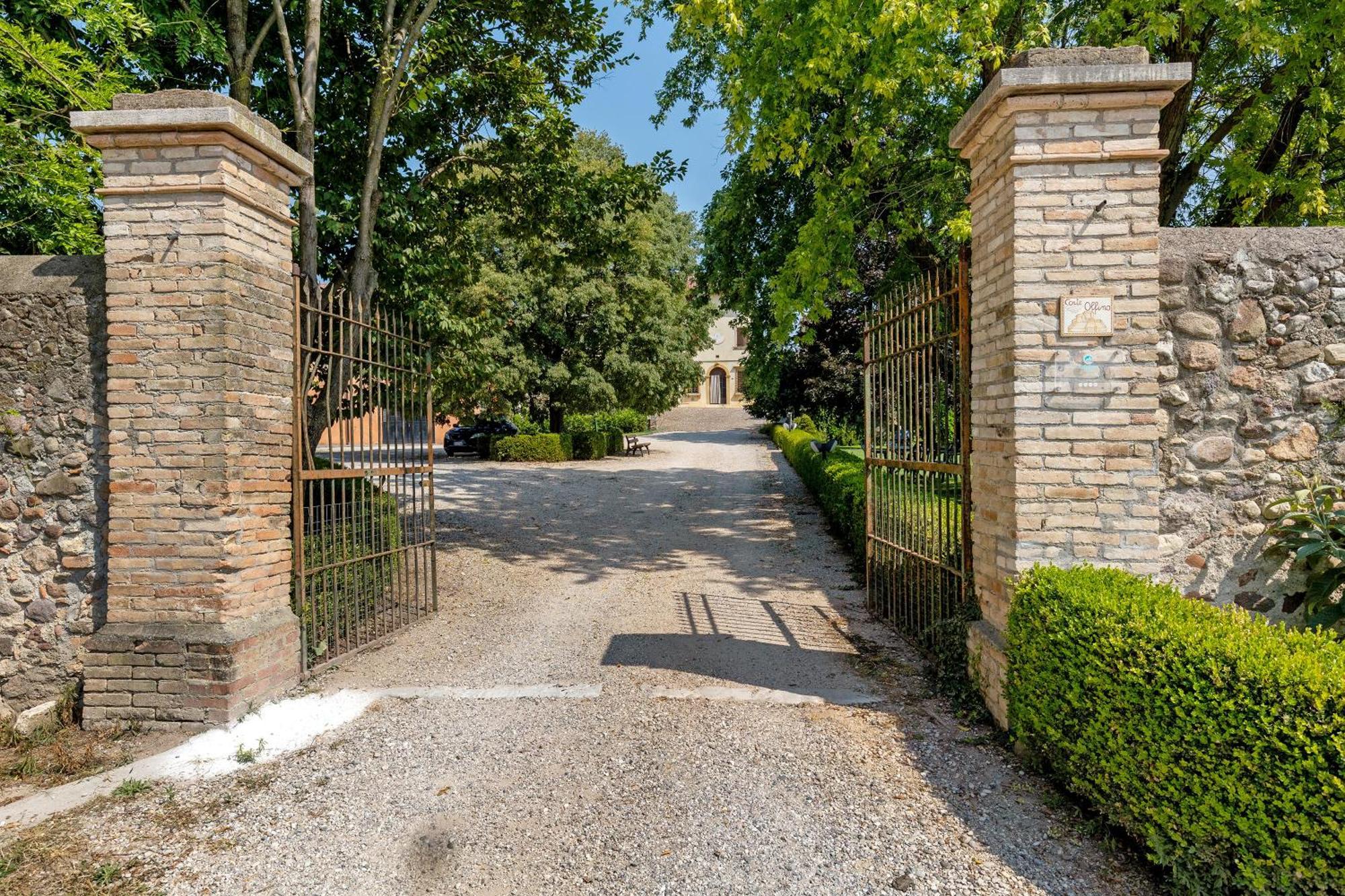 New Agriturismo Corte Olfino Monzambano Luaran gambar