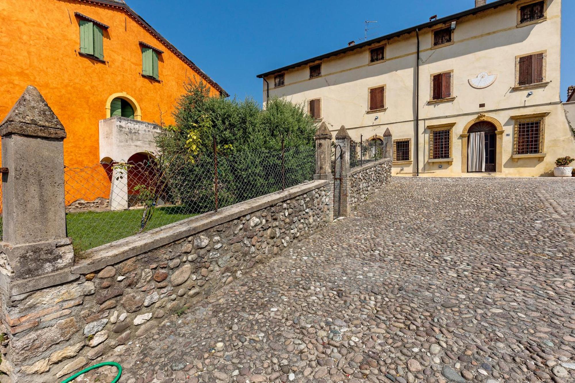New Agriturismo Corte Olfino Monzambano Luaran gambar
