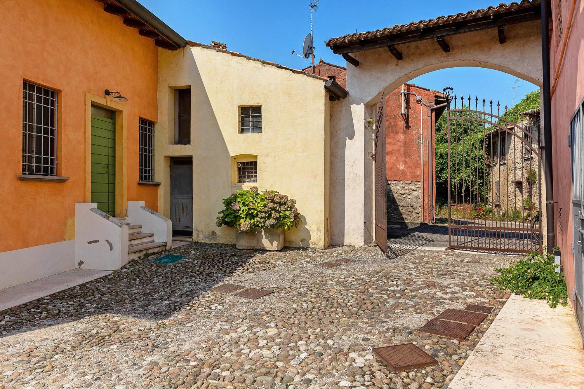 New Agriturismo Corte Olfino Monzambano Luaran gambar